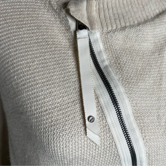 Lululemon On The Go Poncho O/S - Picture 3 of 12